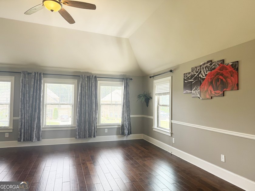 Experience comfort and quality in this beautifully constructed - photo 33