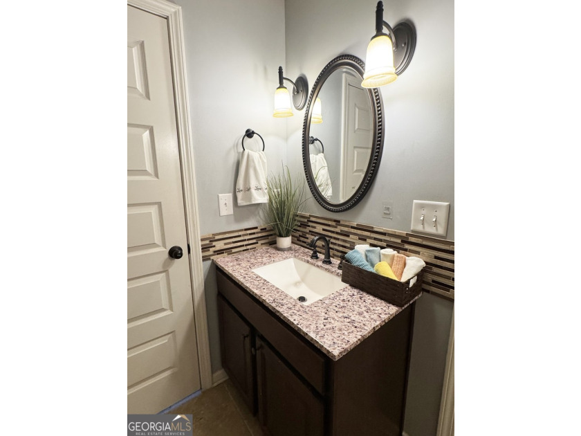 Experience comfort and quality in this beautifully constructed - photo 43