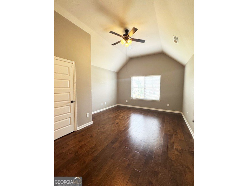 Experience comfort and quality in this beautifully constructed - photo 46
