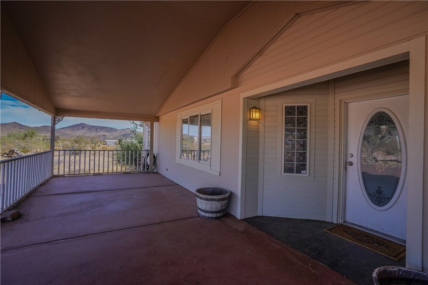 Equestrian property with private well !! Set on 3 peaceful acres - photo 4