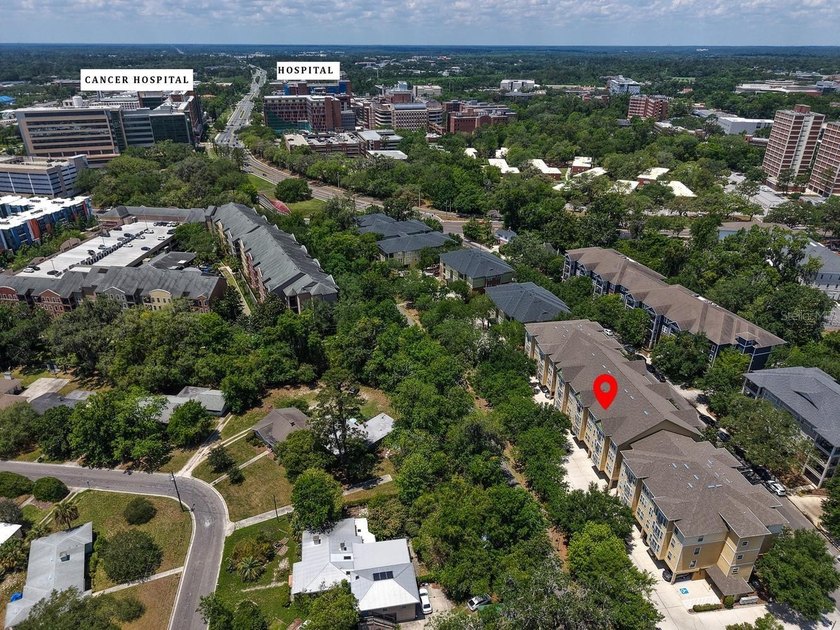 Move-In Ready 2-Bed/2-Bath Condo - Walking Distance to UF and UF - photo 2