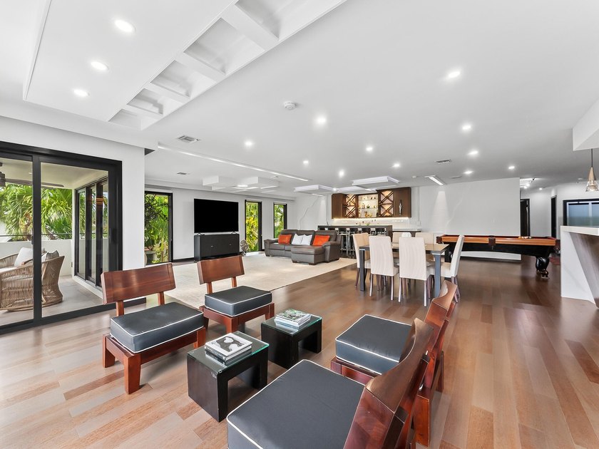 Experience the pinnacle of waterfront luxury in this exquisite - photo 5