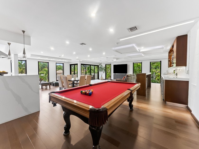 Experience the pinnacle of waterfront luxury in this exquisite - photo 10