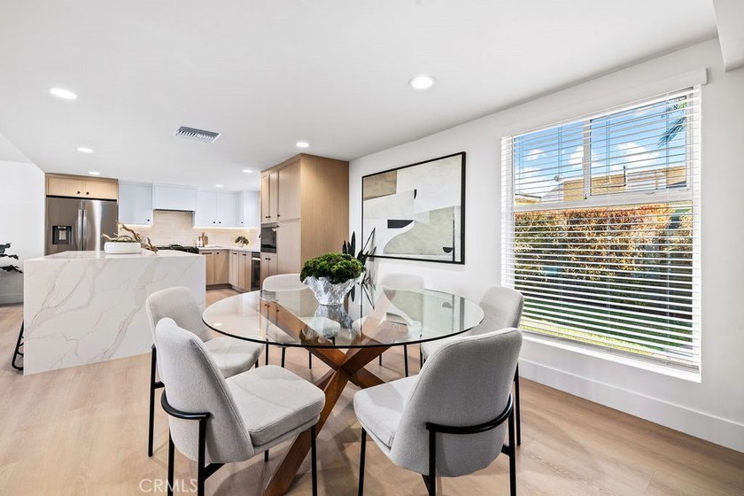 Glamorously designed S&amp;S home in Goldenwest Estates. This - photo 11