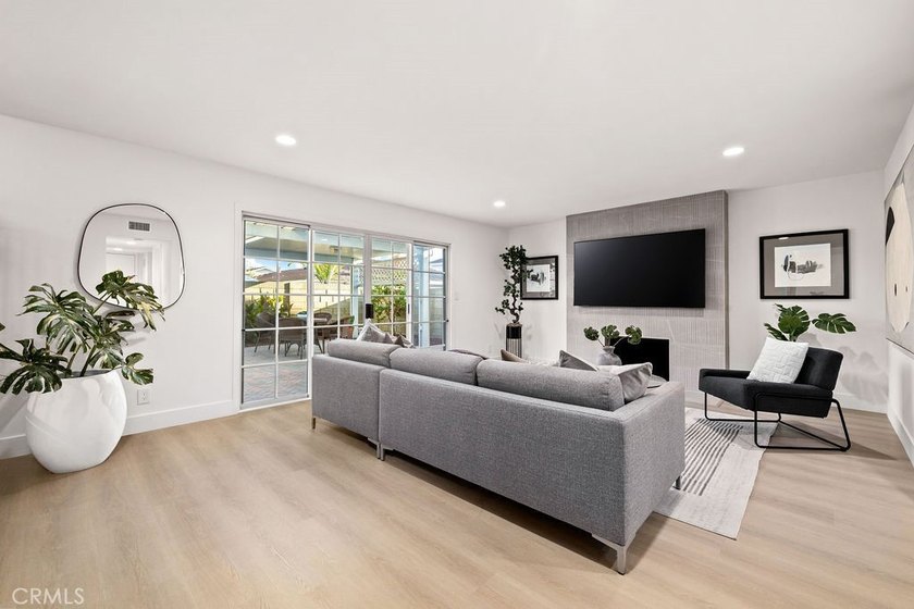 Glamorously designed S&amp;S home in Goldenwest Estates. This - photo 14