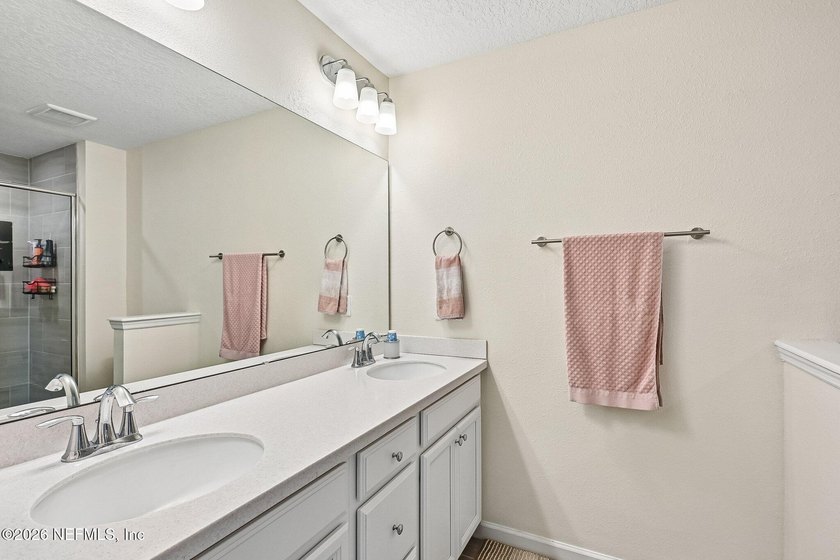 Move right into this beautifully maintained, one-owner townhome - photo 17