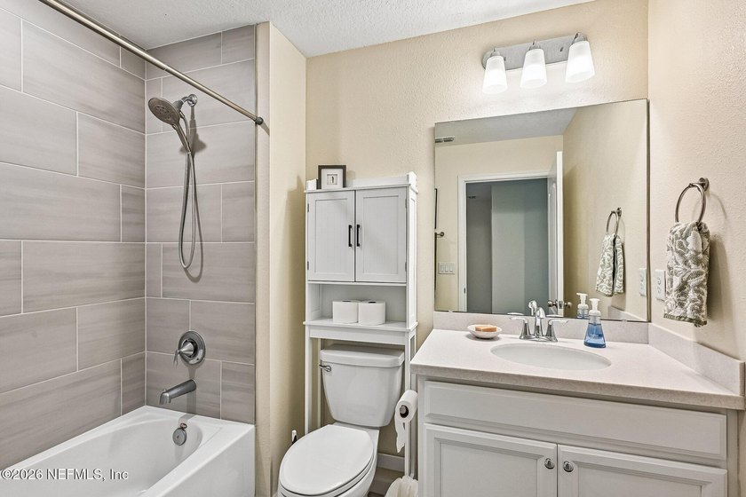 Move right into this beautifully maintained, one-owner townhome - photo 22