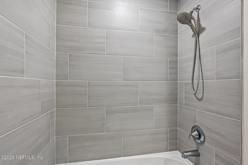 Move right into this beautifully maintained, one-owner townhome - photo 23