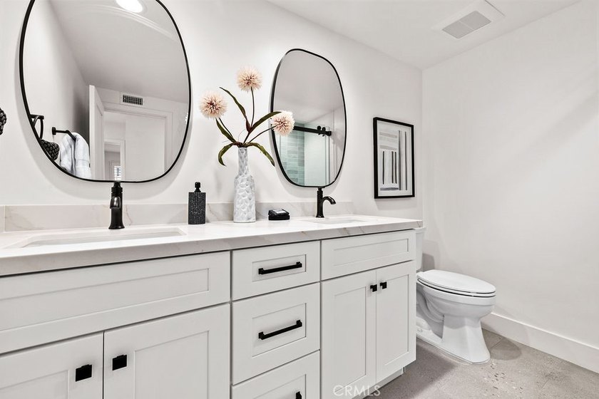 Glamorously designed S&amp;S home in Goldenwest Estates. This - photo 26