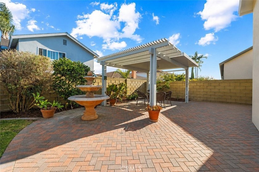 Glamorously designed S&amp;S home in Goldenwest Estates. This - photo 38