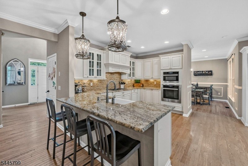 Spectacular Colonial in Sought-After Vizcaya Estates! Welcome to - photo 7
