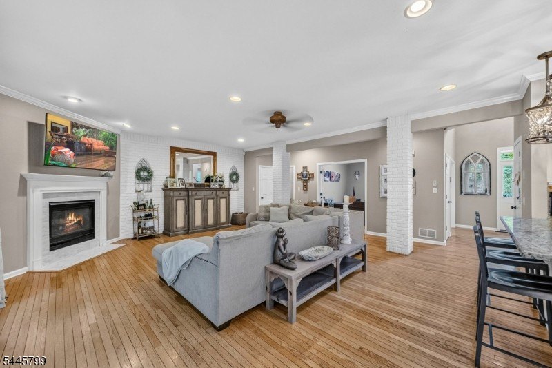 Spectacular Colonial in Sought-After Vizcaya Estates! Welcome to - photo 8