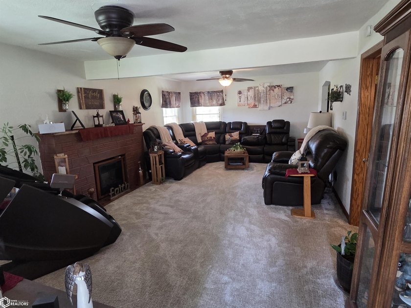 This well-maintained home is move-in ready and features numerous - photo 8