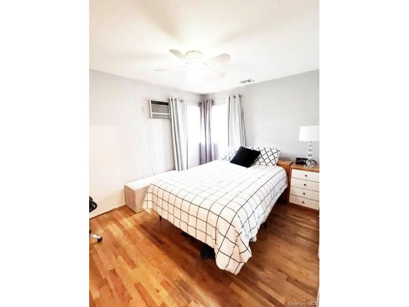 4 bedroom, 2 bath East Rockaway Recently Renovated High Ranch - photo 18