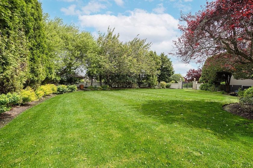 Set behind layers of mature landscaping and sculpted hedges - photo 18