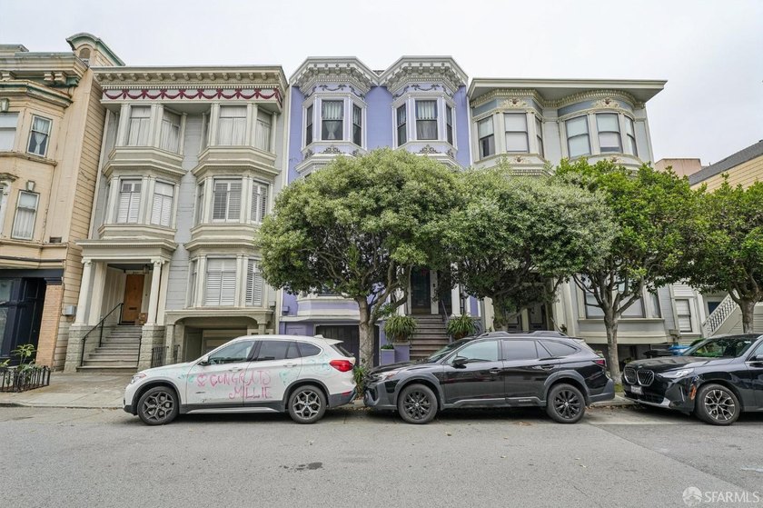 Presidio Heights at its finest! This spacious three-bedroom - photo 2