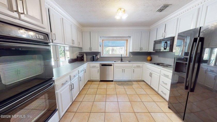 Back on the market UNDER appraised value of $583,000 (FHA) - photo 3