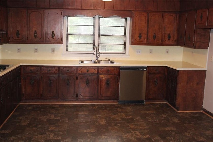 Charming 1.2 acre Property-Near Lake Lanier - No HOA, Endless - photo 14