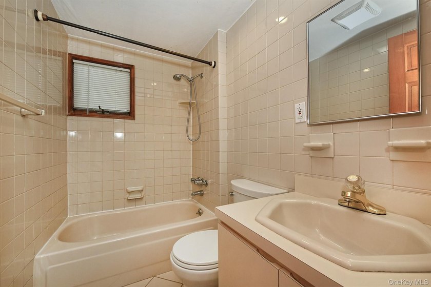 Welcome to this spacious five bedroom, three bath home - photo 22