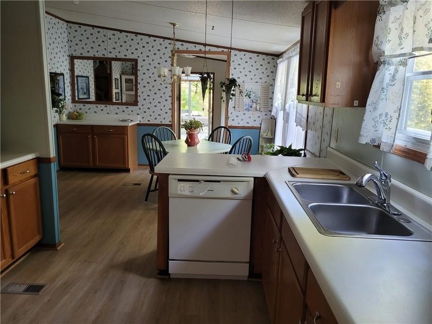 This beautiful quant weekend getaway or primary resident is a 3 - photo 28