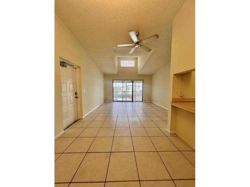 FOR SALE 2-Bedroom, 2-Bathroom Condo with Pool and Lake - photo 2