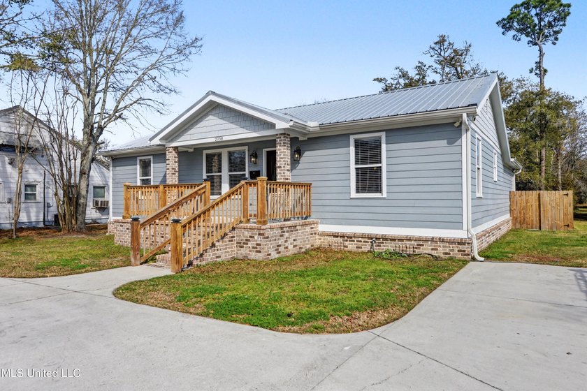 Welcome to South Pascagoula. This 3 bedroom 2 bath home also - photo 2