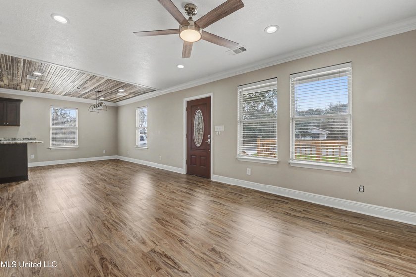 Welcome to South Pascagoula. This 3 bedroom 2 bath home also - photo 5