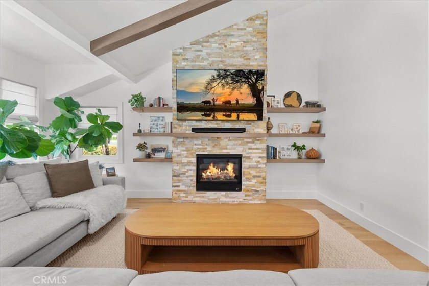 Experience the perfect blend of timeless design, modern comfort - photo 3