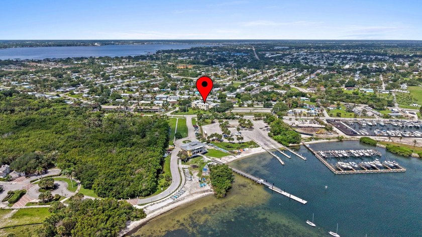 Amazing location - 2nd floor 2 bedroom/2 bath condo conveniently - photo 5