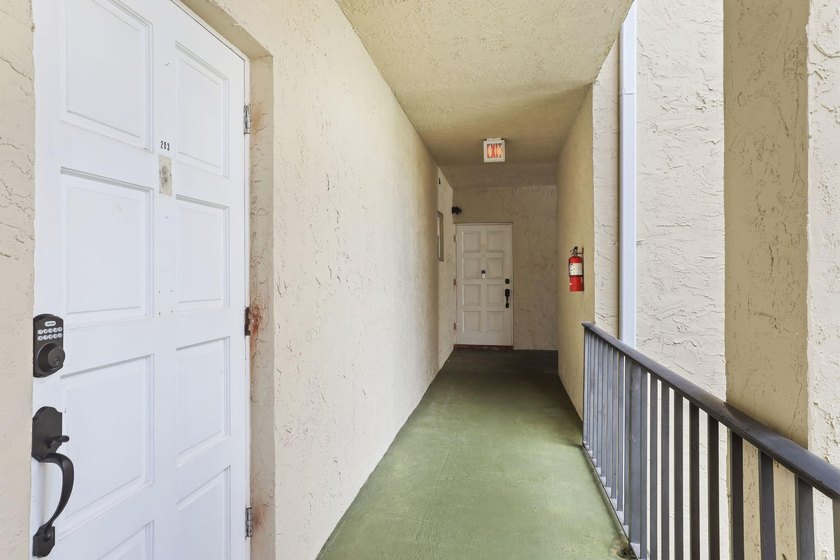 Amazing location - 2nd floor 2 bedroom/2 bath condo conveniently - photo 6