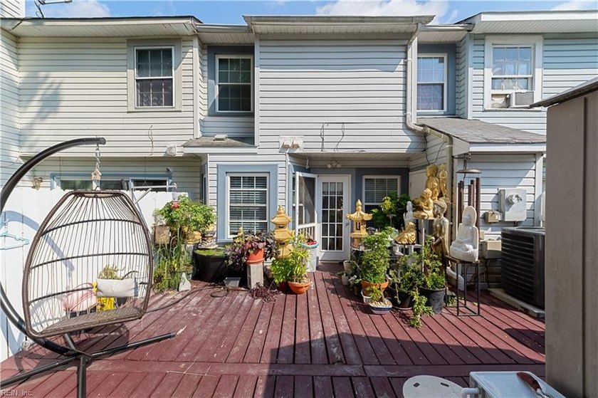 Well maintained, tenant occupied 1,275 sf, 3-bedroom, 2.5 bath - photo 13