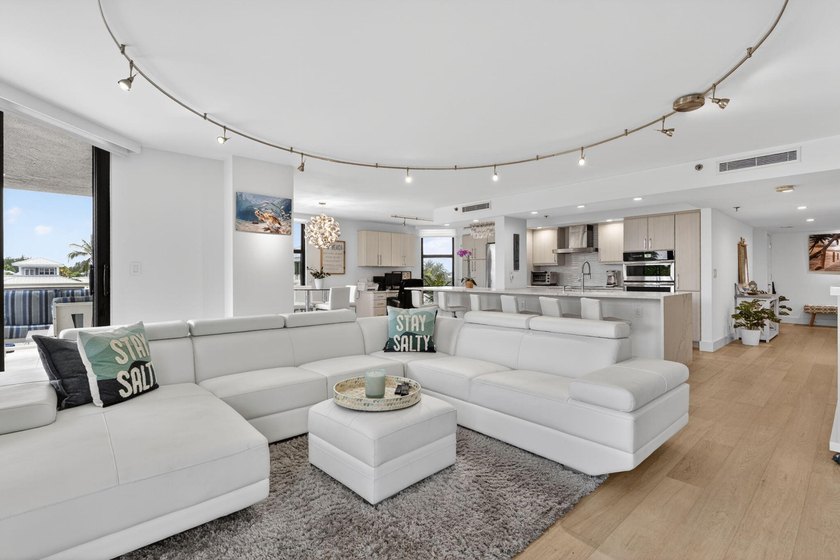 This beautifully updated 3 BR, 2.5 BA corner unit offers - photo 3