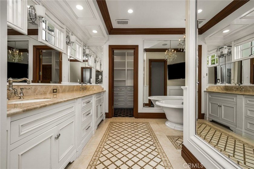 Discover an extraordinary custom-built Naples Island estate - photo 28