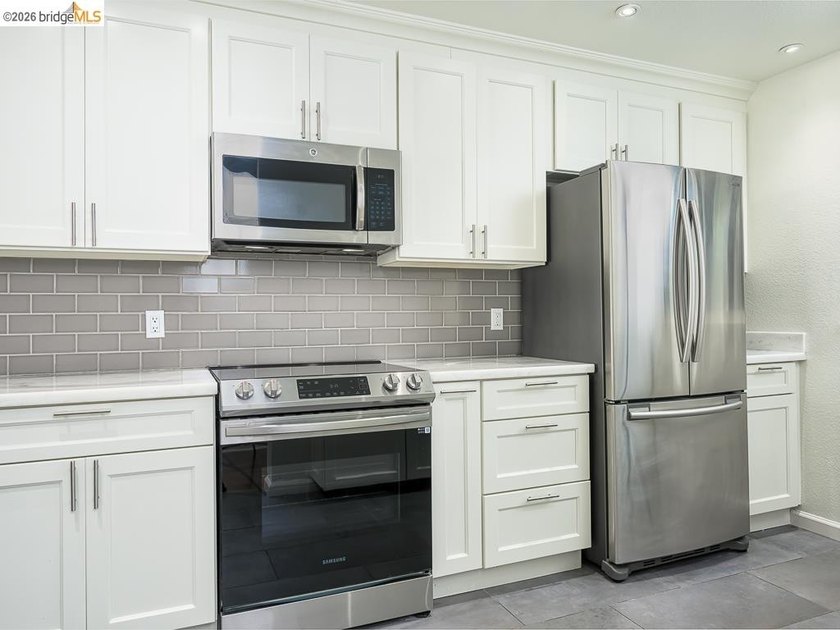 Discover an exceptional 2-bedroom, 2-bathroom residence where - photo 7