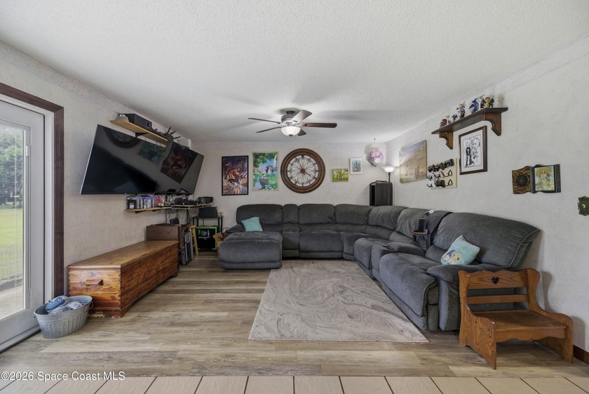 Discover the perfect blend of space, privacy, and opportunity - photo 14