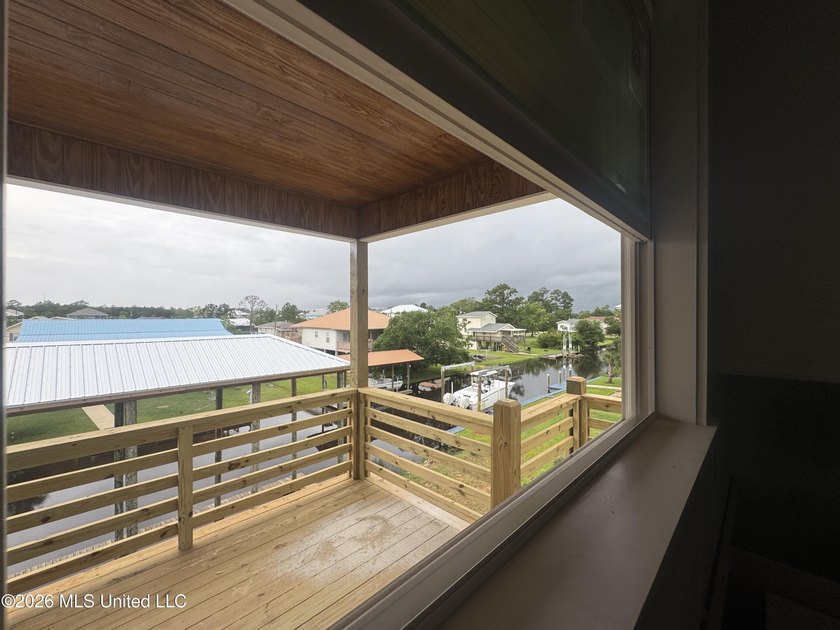 Beautiful canal-front home just minutes from downtown Bay St - photo 12
