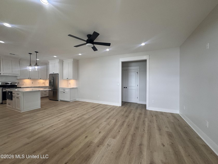 Beautiful canal-front home just minutes from downtown Bay St - photo 14
