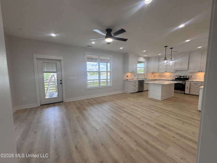 Beautiful canal-front home just minutes from downtown Bay St - photo 22