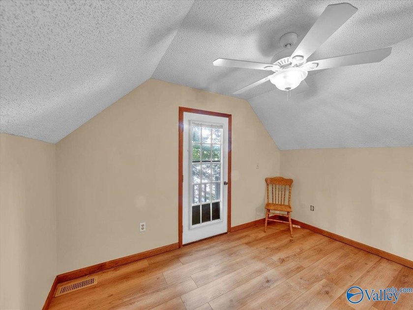 Nestled along the Elk River, 2-bed, 2-bath waterfront retreat - photo 22