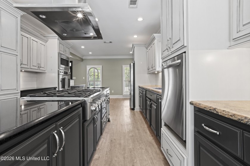 Nestled in the prestigious Bayou Oaks Subdivision - one of - photo 25