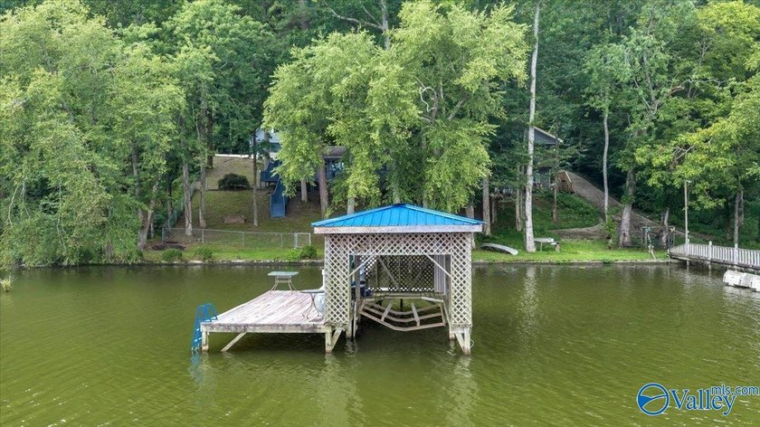 Nestled along the Elk River, 2-bed, 2-bath waterfront retreat - photo 39
