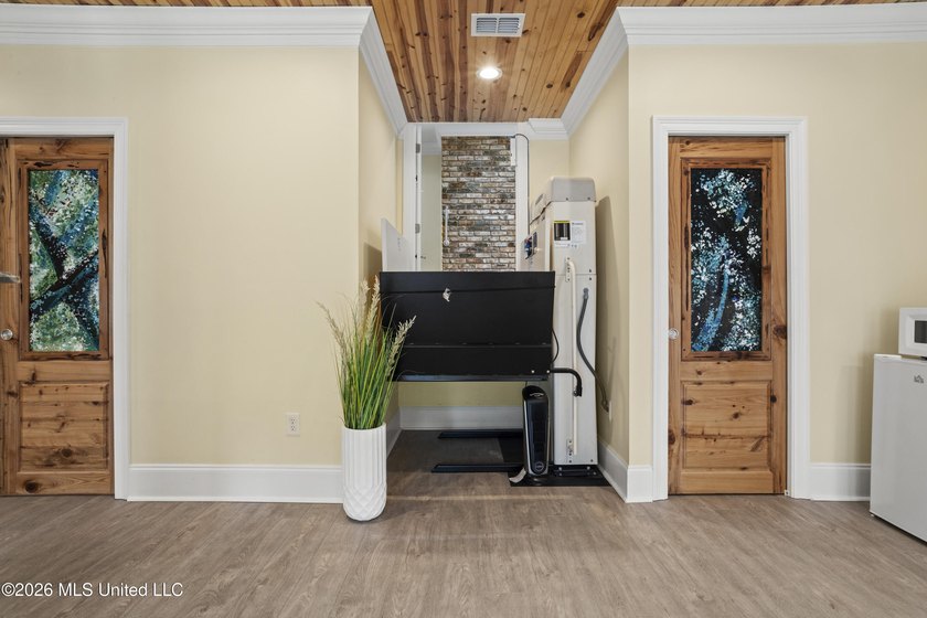Nestled in the prestigious Bayou Oaks Subdivision - one of - photo 40