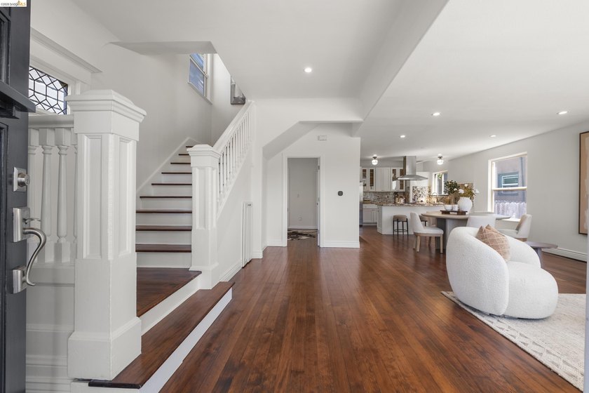 Beautifully updated while honoring its Edwardian roots, 3306 - photo 2