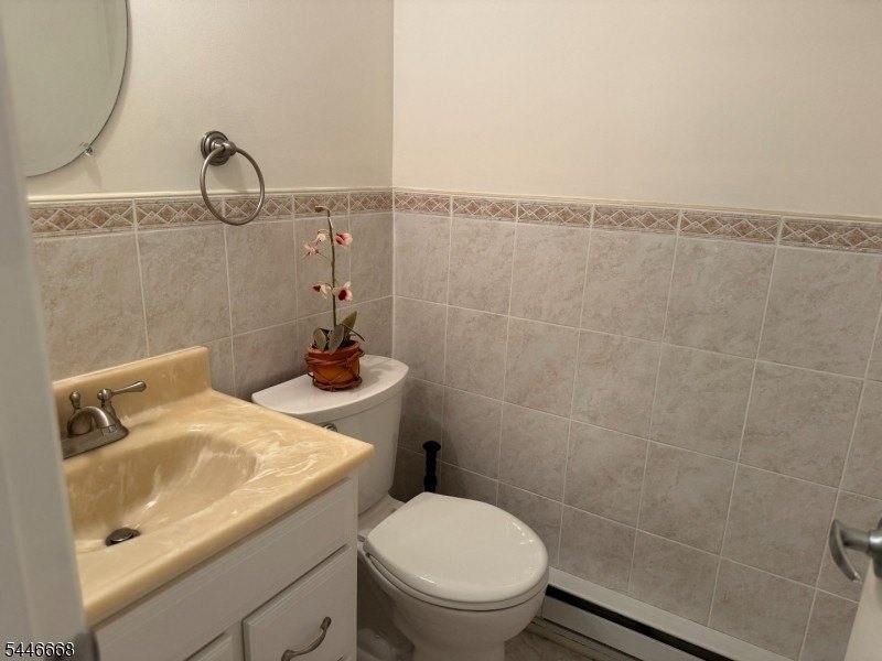 Welcome to desirable Overlook Village! This multilevel - photo 3