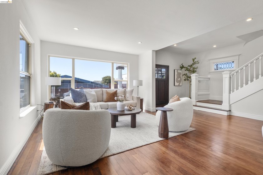 Beautifully updated while honoring its Edwardian roots, 3306 - photo 4