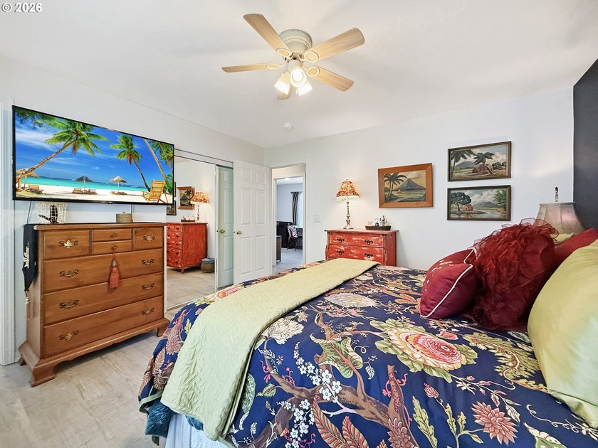 Welcome to this charming single-level home in Brookings, Oregon - photo 13