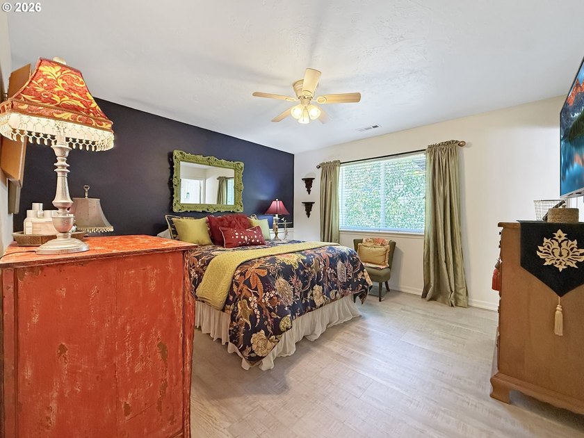 Welcome to this charming single-level home in Brookings, Oregon - photo 14