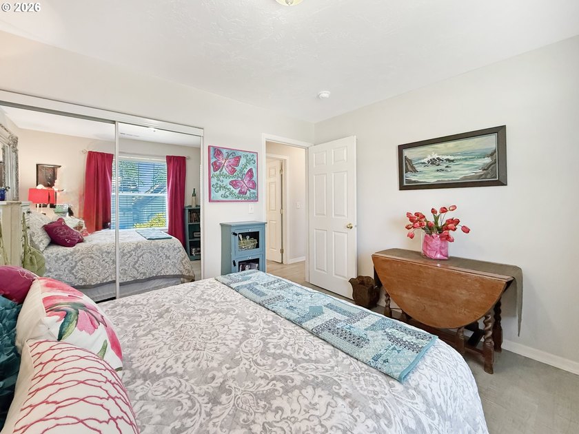 Welcome to this charming single-level home in Brookings, Oregon - photo 18