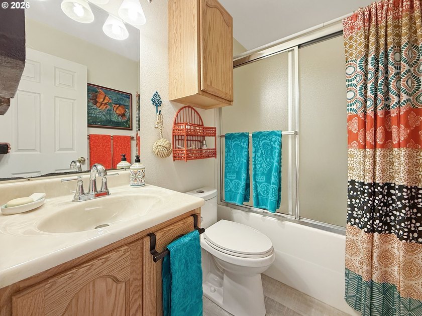 Welcome to this charming single-level home in Brookings, Oregon - photo 22