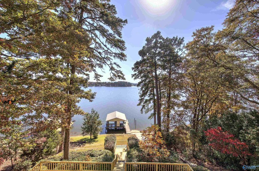 Weiss Lake Deep Water Retreat - Furnished | 2 Boat Slips | - photo 31